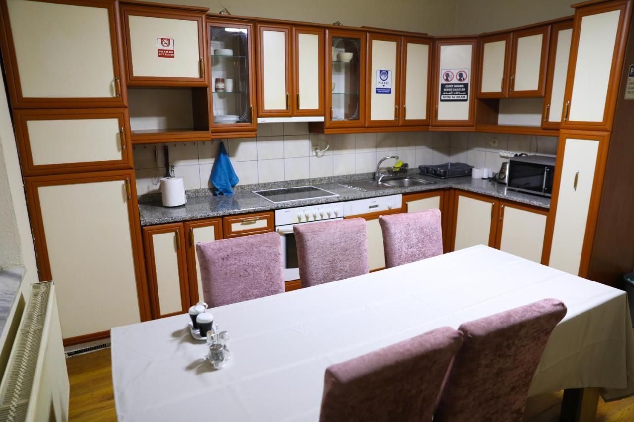 City Park Hostel Pristina Buitenkant foto