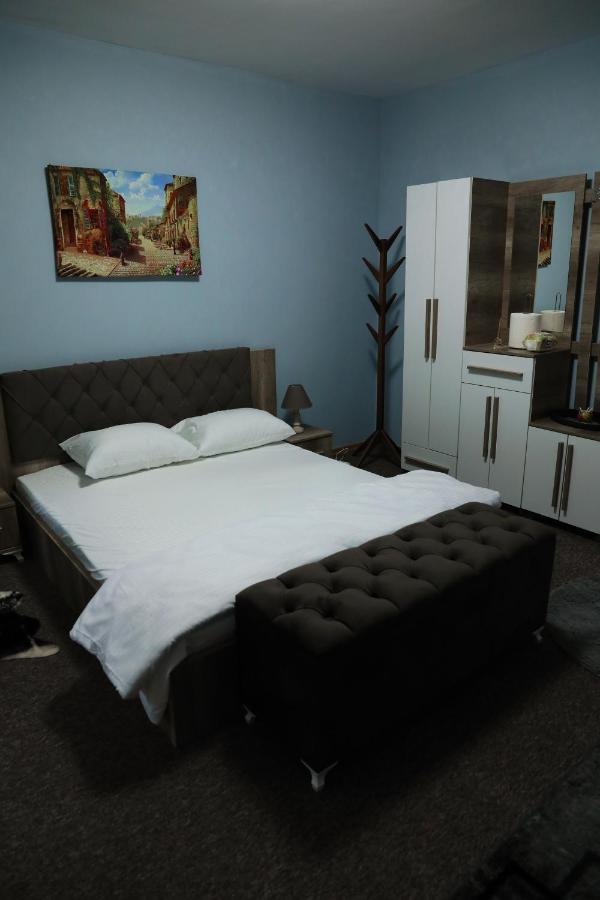 City Park Hostel Pristina Buitenkant foto