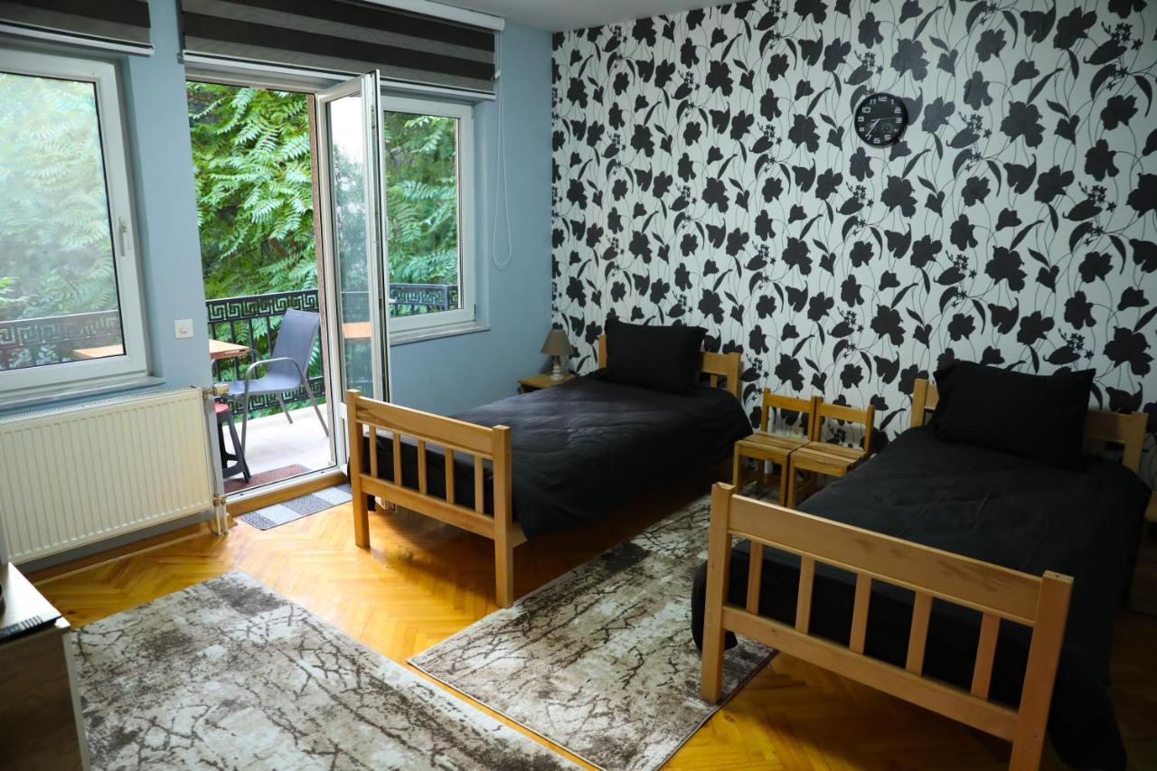 City Park Hostel Pristina Buitenkant foto