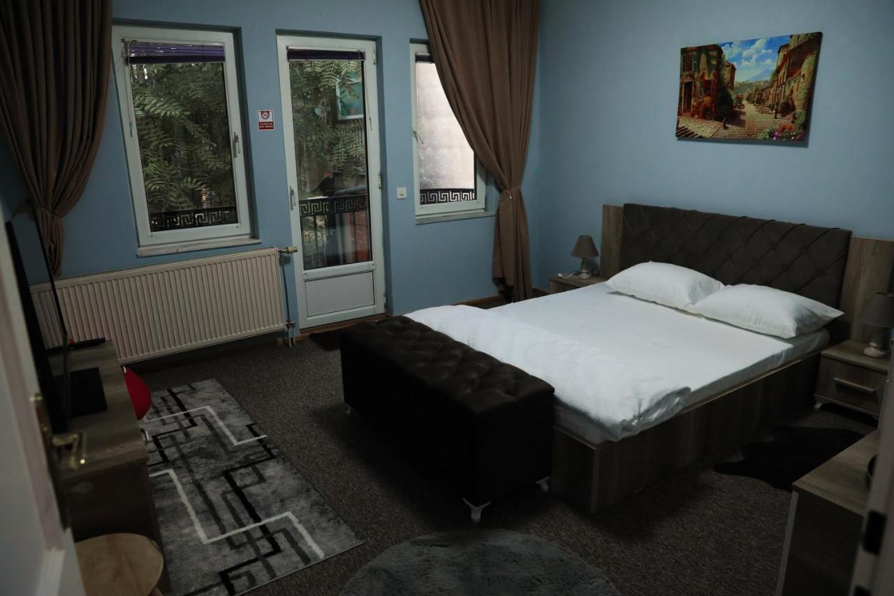 City Park Hostel Pristina Buitenkant foto