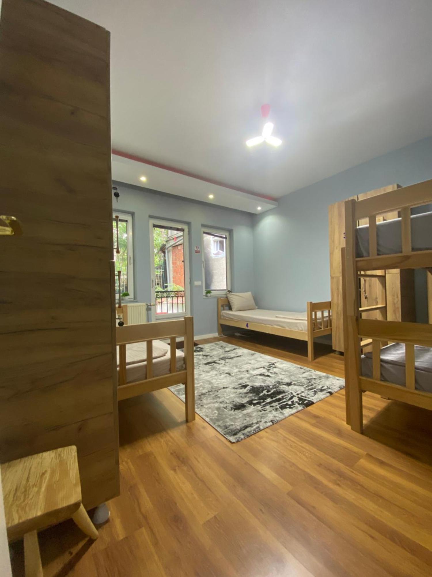 City Park Hostel Pristina Buitenkant foto